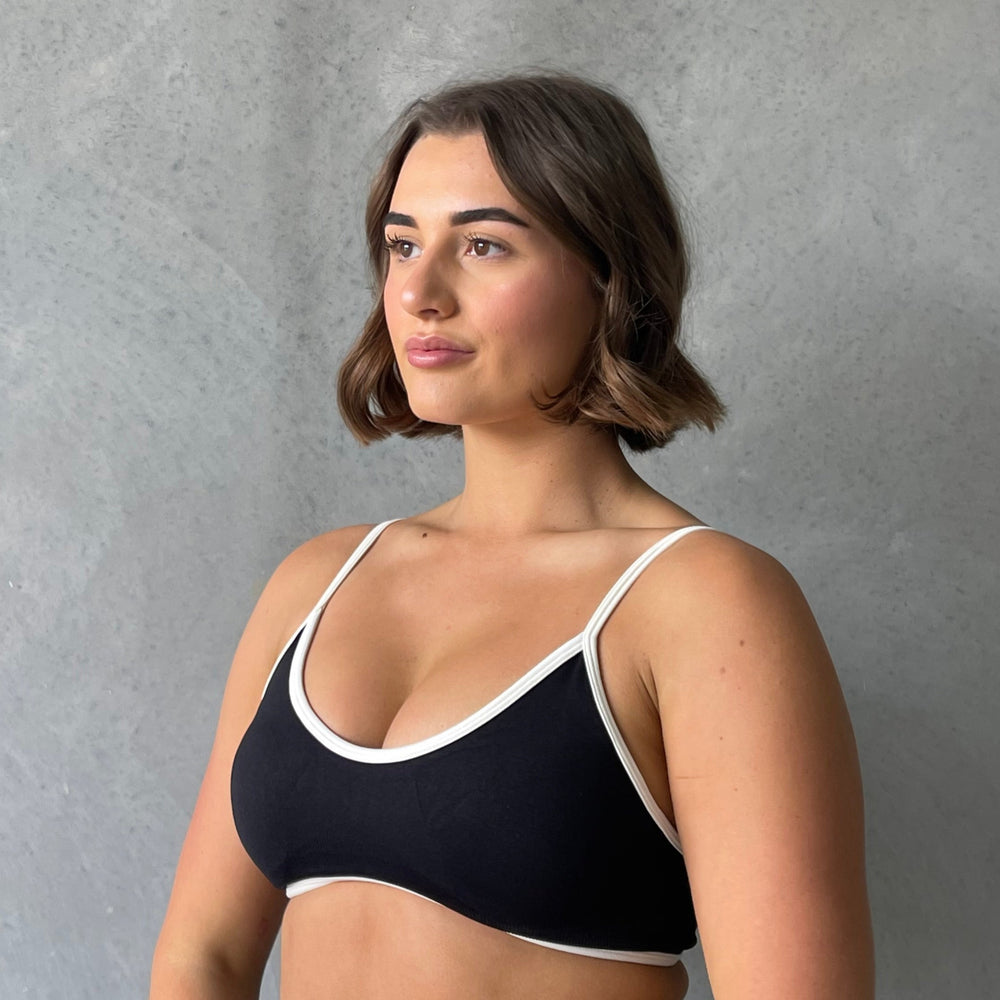 
                  
                    Linea Bralette
                  
                