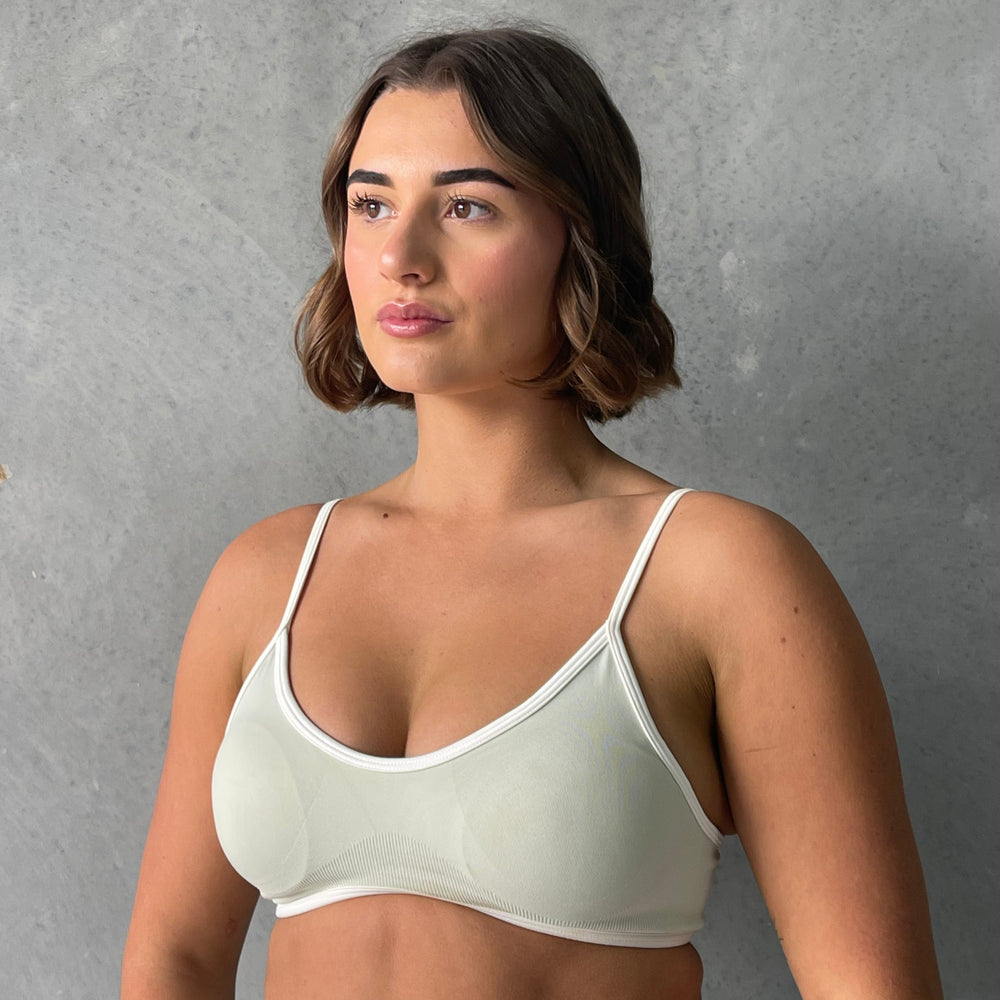 
                  
                    Linea Bralette
                  
                
